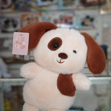perrito color beige con café 